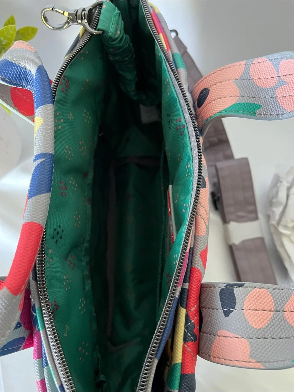 LUG - ** NWOT ** - Dory Matte Luxe VL Crossbody Bag in Wildflower Multi - Picture 5 of 8